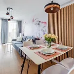 Flowers Z Parkingiem Perlowa Przystan - Apartman *