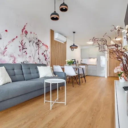 Apartment Flowers Z Parkingiem Perlowa Przystan - *