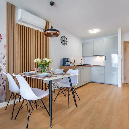 Flowers Z Parkingiem Perlowa Przystan - Appartamento Kołobrzeg