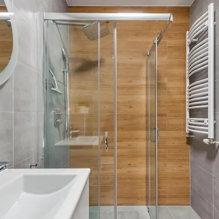 Flowers Z Parkingiem Perlowa Przystan - * Kołobrzeg